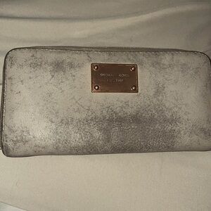 Michael Kors Grey Leather Jet Set Travel Continental Wallet